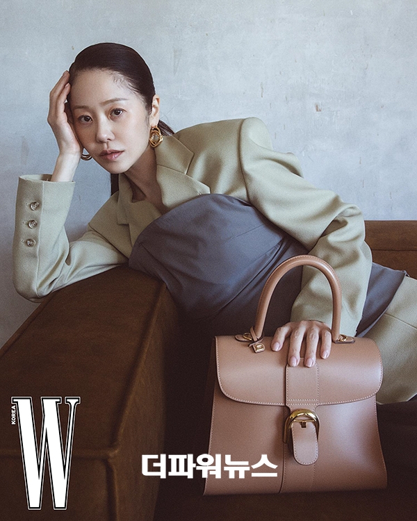 고현정 델보 더블유 코리아 커버 장식