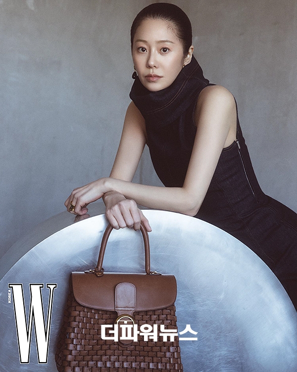 고현정 델보 더블유 코리아 커버 장식