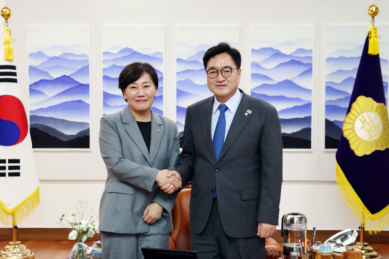 우원식 (오른쪽) 국회의장(사진=공보수석실)