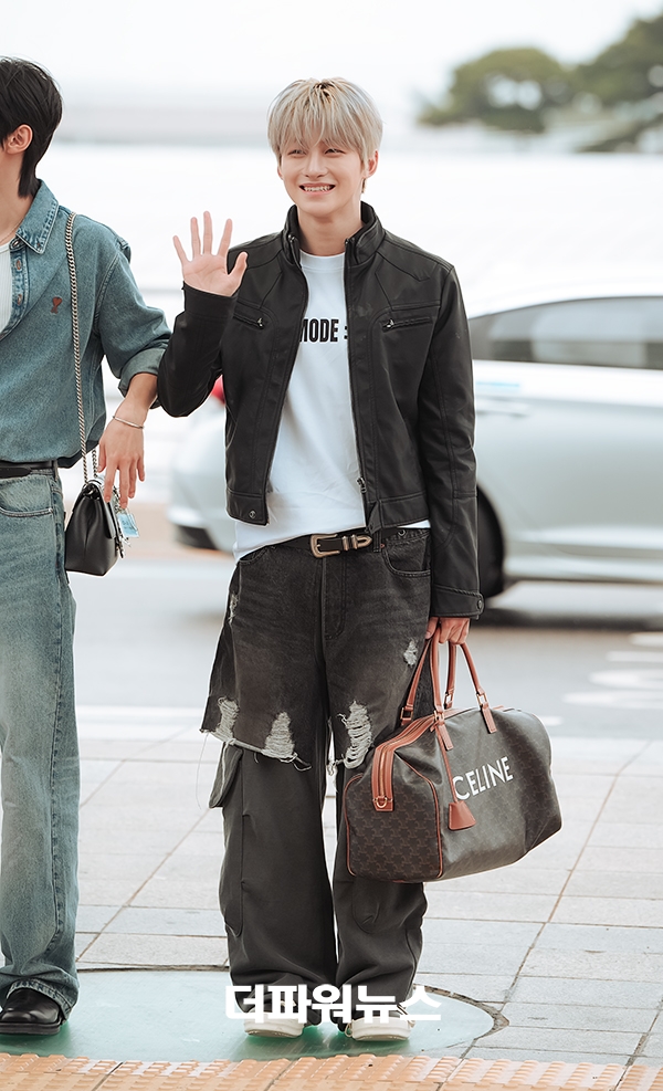 투어스 지훈, 인천국제공항 출국