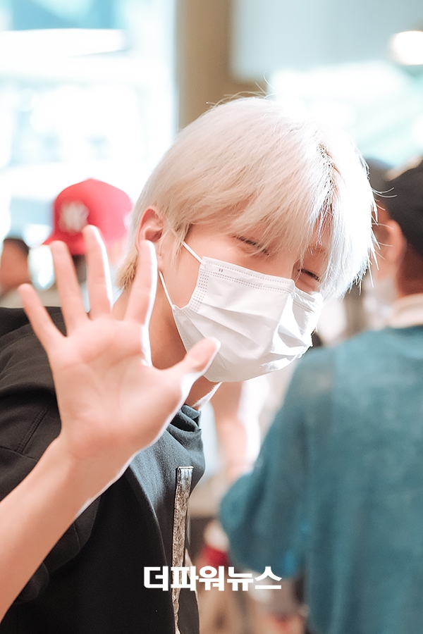 투어스 지훈, 인천국제공항 입국