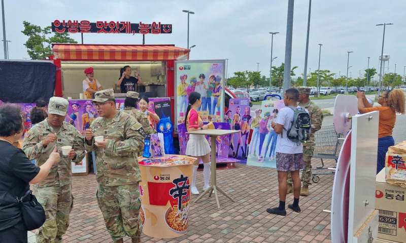 농심, 평택 미군기지에서 신라면 푸드트럭 행사 진행