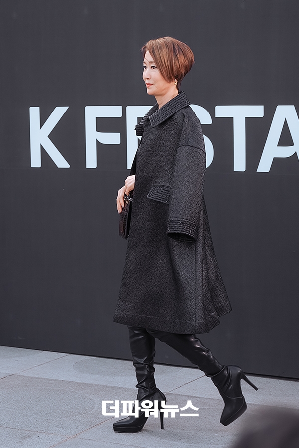 나영희, 우아한 자태