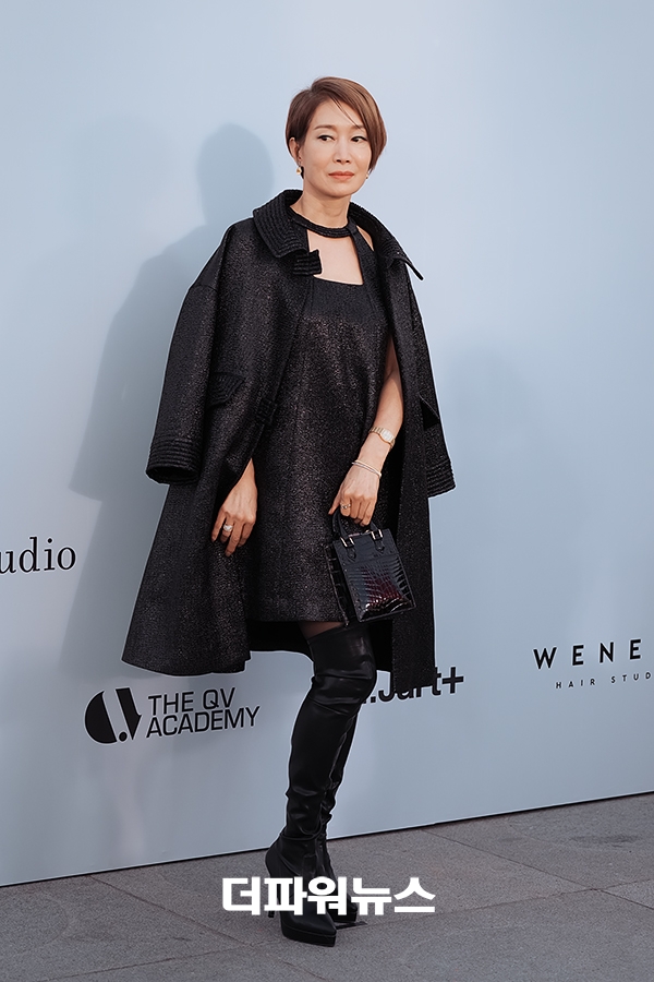 나영희, 우아한 자태