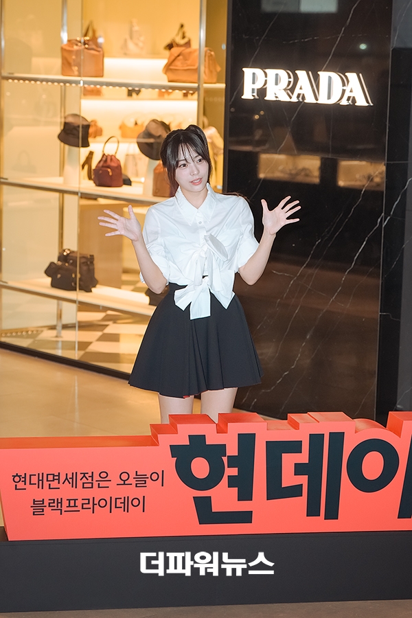 QWER 시연, 포토월 행사