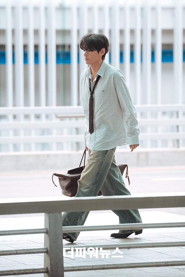 방탄소년단 뷔, 인천국제공항 출국