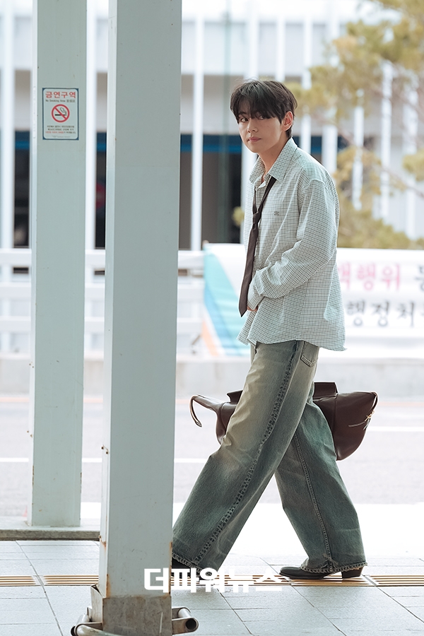 방탄소년단 뷔, 인천국제공항 출국
