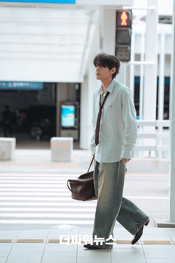 방탄소년단 뷔, 인천국제공항 출국