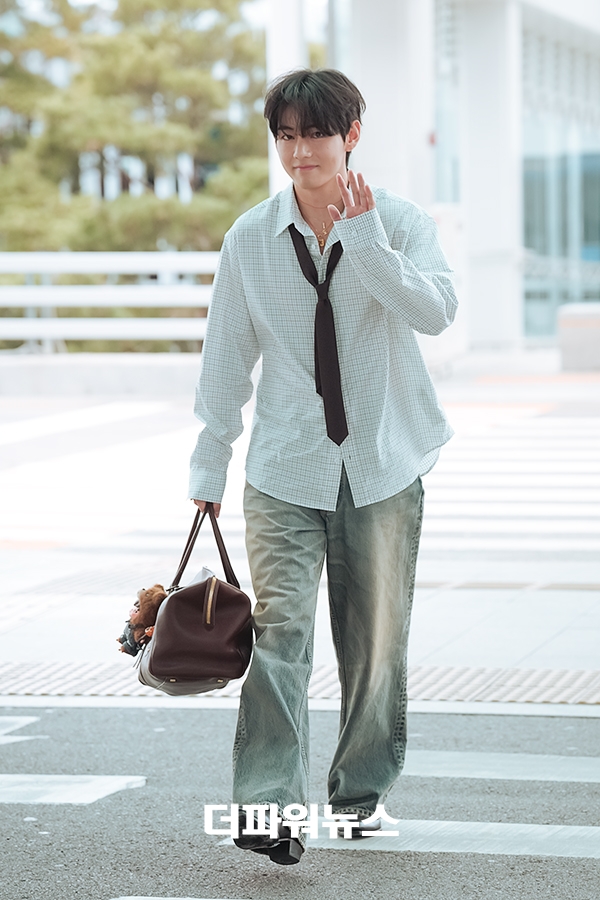 방탄소년단 뷔, 인천국제공항 출국