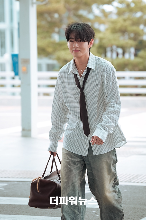 방탄소년단 뷔, 인천국제공항 출국