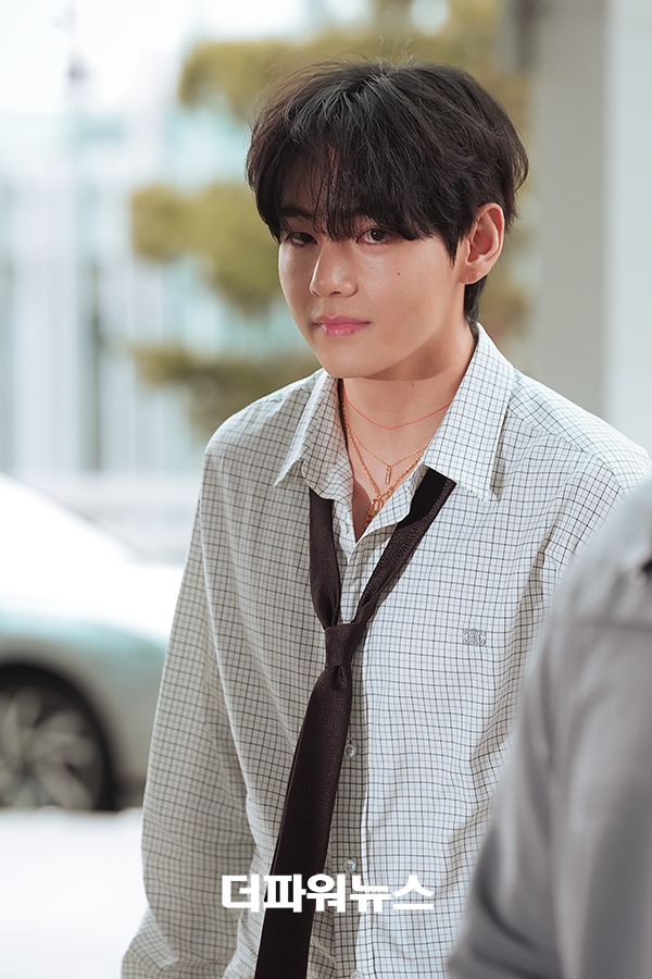방탄소년단 뷔, 인천국제공항 출국