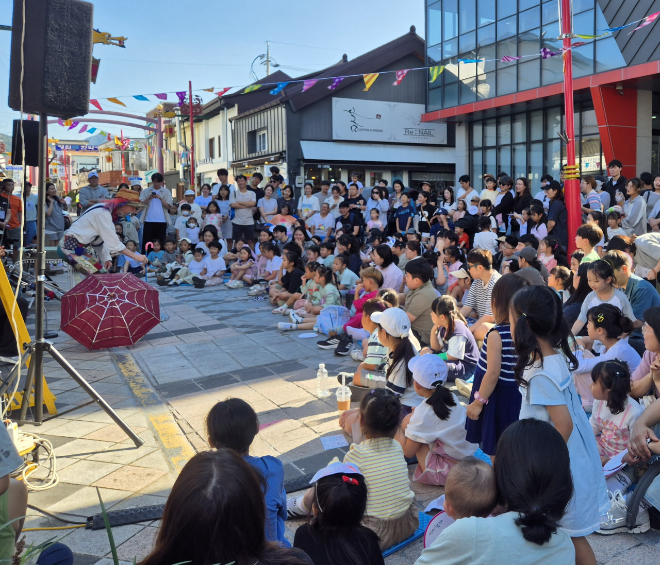 ▲지난 11일과 12일 이틀간 전주 차이나거리와 웨딩거리에서 ‘제5회 전주거리인형극제’를 개최했다.9사진=전주시)