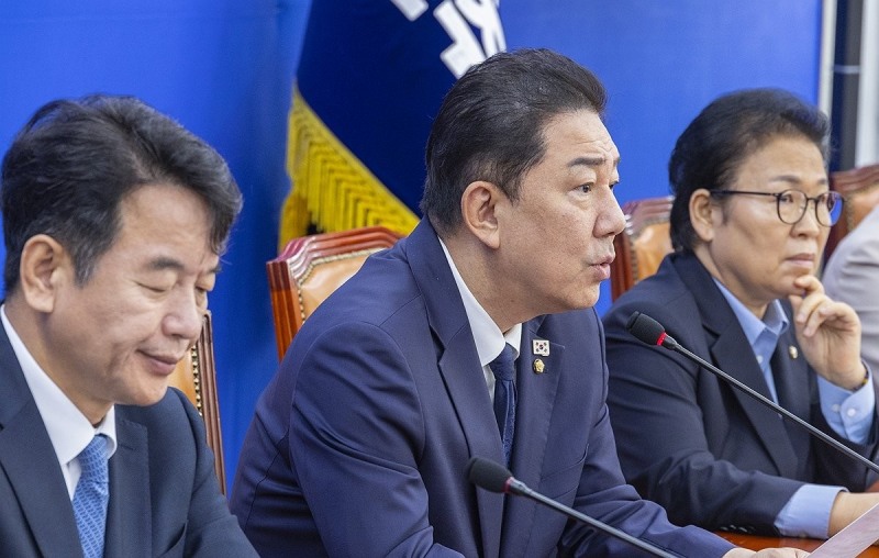 국정감사 현안 관련 발언하는 김병기 원내대표(사진=연합뉴스)
