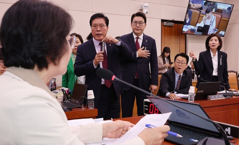 여야 법사위 충돌(사진=연합뉴스)