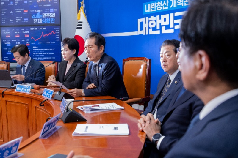 최고위원회의에서 발언하는 정청래 대표(사진=연합뉴스)