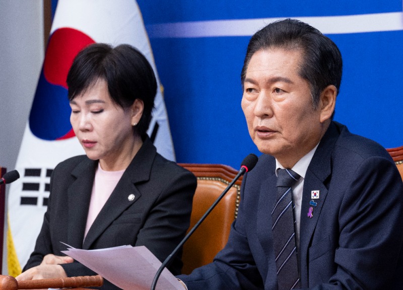 최고위원회의에서 발언하는 정청래 민주당 대표(사진=연합뉴스)