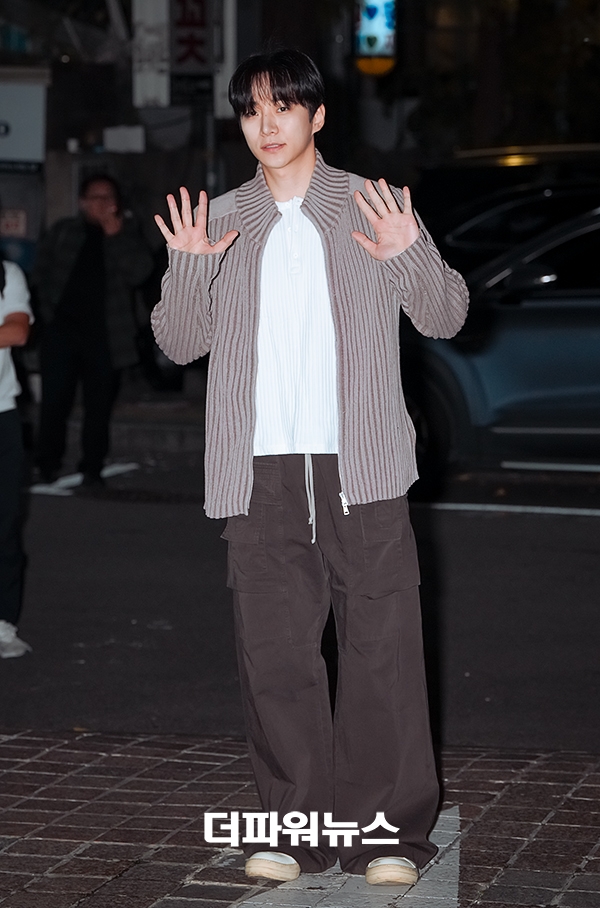 이준호, 드라마 '태풍상사' 촬영 종료 쫑파티