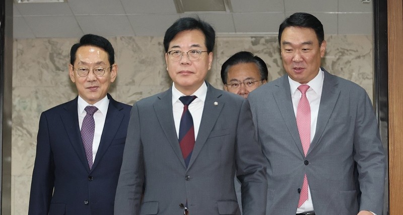 국감 대책회의 참석하는 원내지도부(사진=연합뉴스)