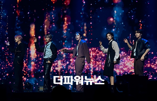 위아이, 미니 8집 'Wonderland' 쇼케이스