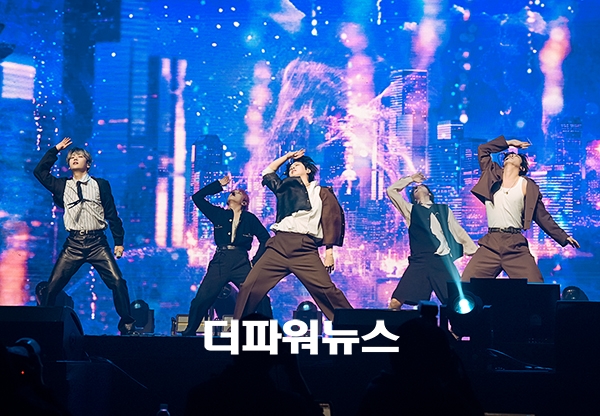 위아이, 미니 8집 'Wonderland' 쇼케이스