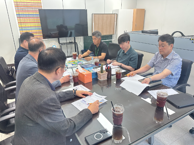 왼쪽부터 국토안전관리원 국토안전교육원  최상익 팀장, 문동현 원장, 조중훈 실장. (사진=국토안전관리원)