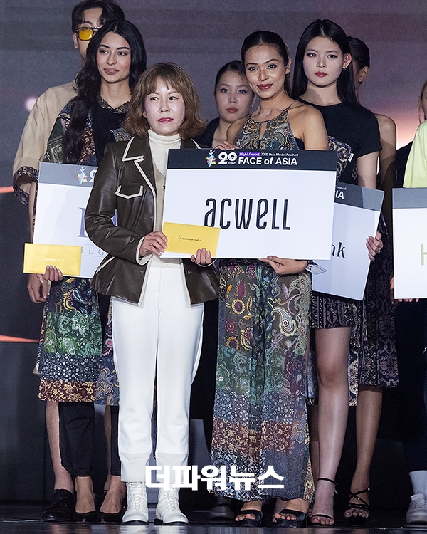 박정윤, Mehrin Zobaida