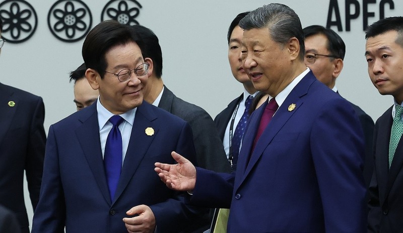 APEC 세션1 이재명 대통령 시진핑 주석 대화(사진=연합뉴스)