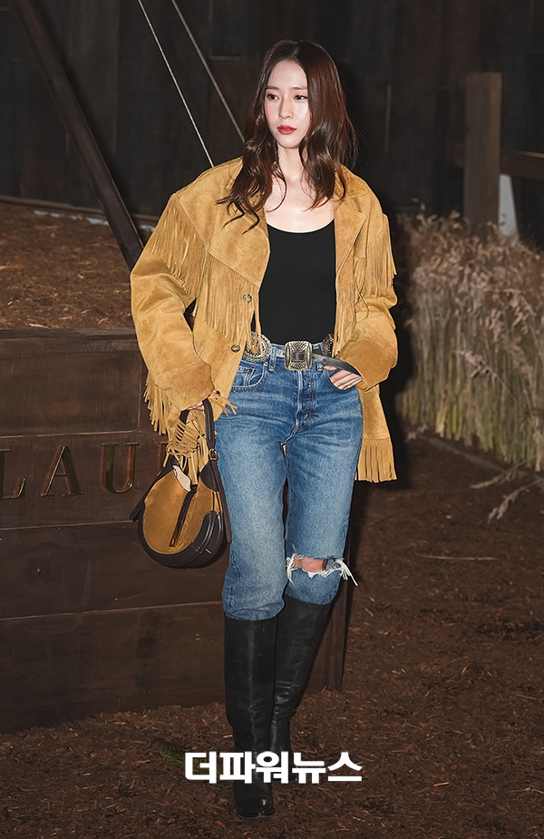 정수정, 지적인 포즈