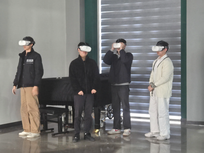 가상현실(VR)을 체험해보는 학생. (사진=국토안전관리원)