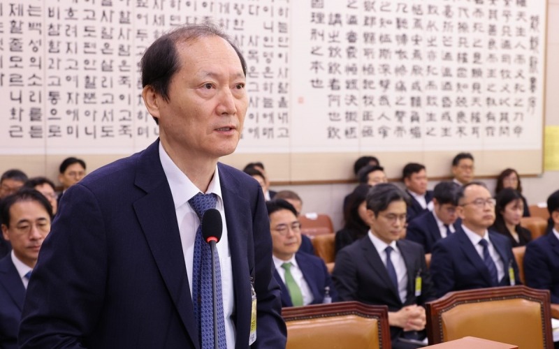 국회 국정감사에 출석해 증인 선서 거부한 이완규 전 법제처장(사진=연합뉴스)