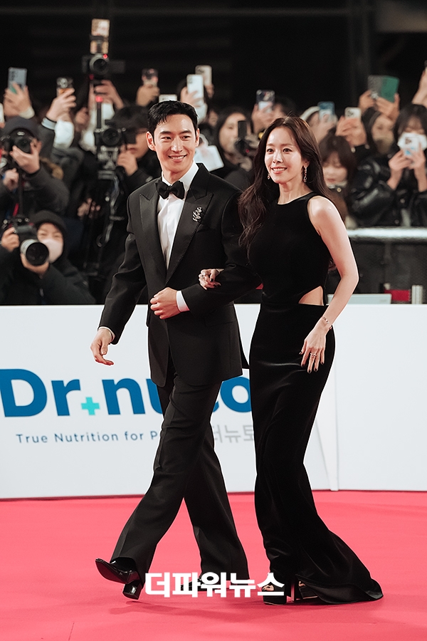 이제훈-한지민, 46회 청룡영화상 레드카펫 행사