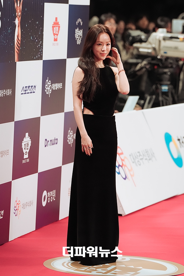 한지민, 46회 청룡영화상 레드카펫 행사