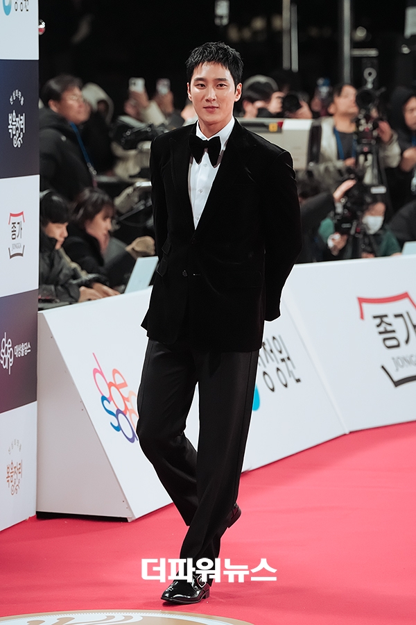 안보현, 46회 청룡영화상 레드카펫 행사