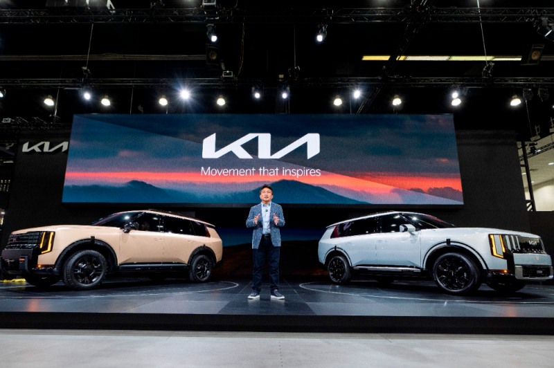 신형 텔루라이드 라인업의 외장 디자인. 왼쪽부터 신형 텔루라이드 X-Line(디자인 특화 모델), 신형 텔루라이드 오프로드 특화 모델 X-Pro, 신형 텔루라이드 하이브리드.(사진=기아)