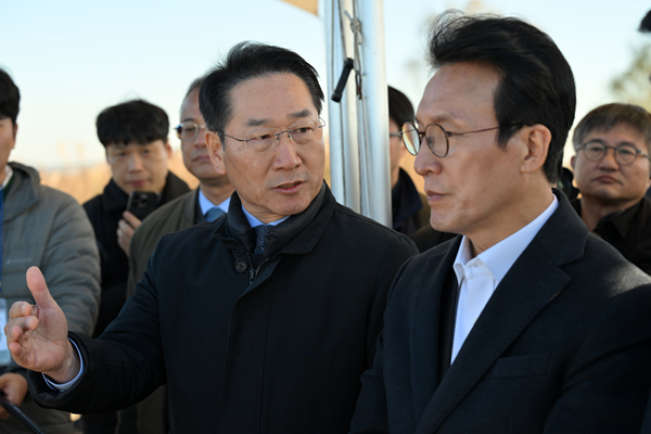 유정복 인천시장은 11월 21일 수도권매립지를 방문한 김민석 국무총리를 만나 수도권매립지 현안을 논의했다. / 인천시청