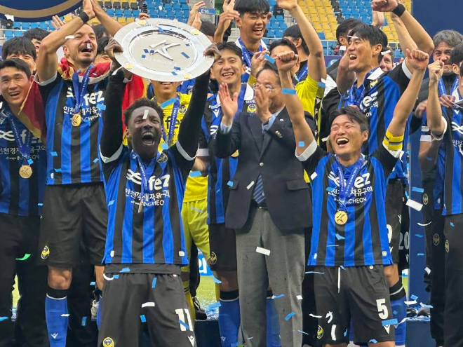 2025년 11월 23일 하나은행 K리그2 2025 39라운드 인천유나이티드와 충북청주의 경기 종료 후 진행된 우승 시상식 / 인천시청