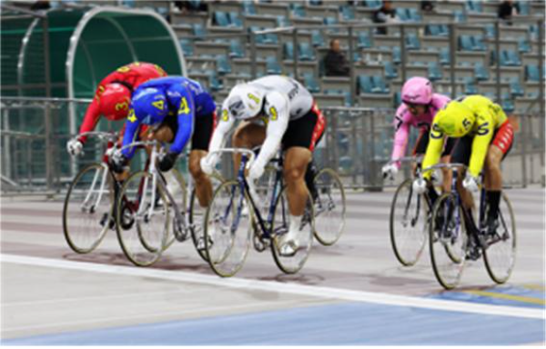 광명스피돔에서 특선급 선수들이 결승선을 코앞에 두고 접전을 벌이고 있다.(사진=국민체육진흥공단)