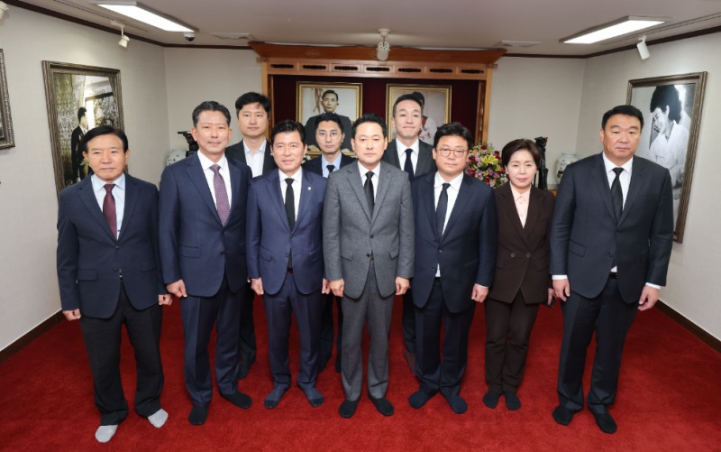 국민의힘 장동혁 대표, 박정희 전 대통령 생가 방문(사진=연합뉴스)