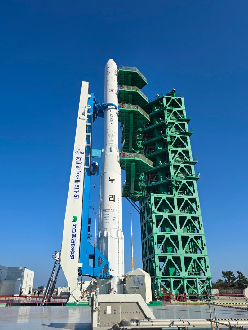 HD현대중공업이 구축한 발사대에서 발사 준비를 마친 누리호.(사진=HD현대중공업)