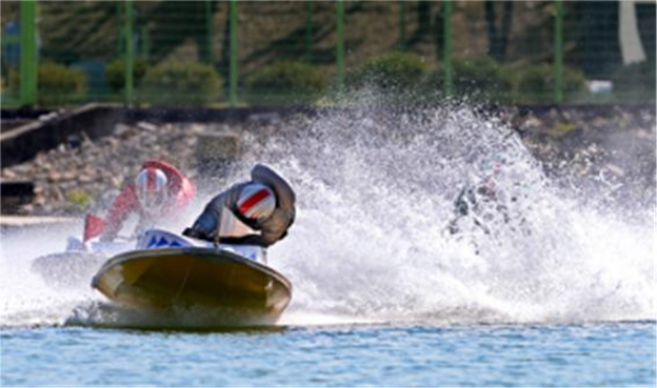 미사경정장에서 출전 선수들이 턴마크를 돌며 경합을 펼치고 있다. (사진=국민체육진흥공단)