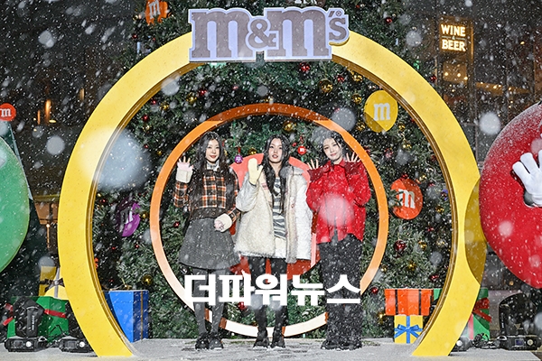 아일릿 모카-이로하-원희, 포토월 행사. 사진제공/한국마즈(유)