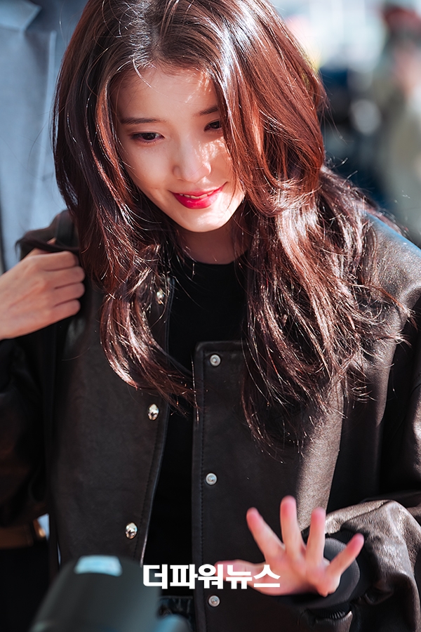 아이유, 인천국제공항 출국
