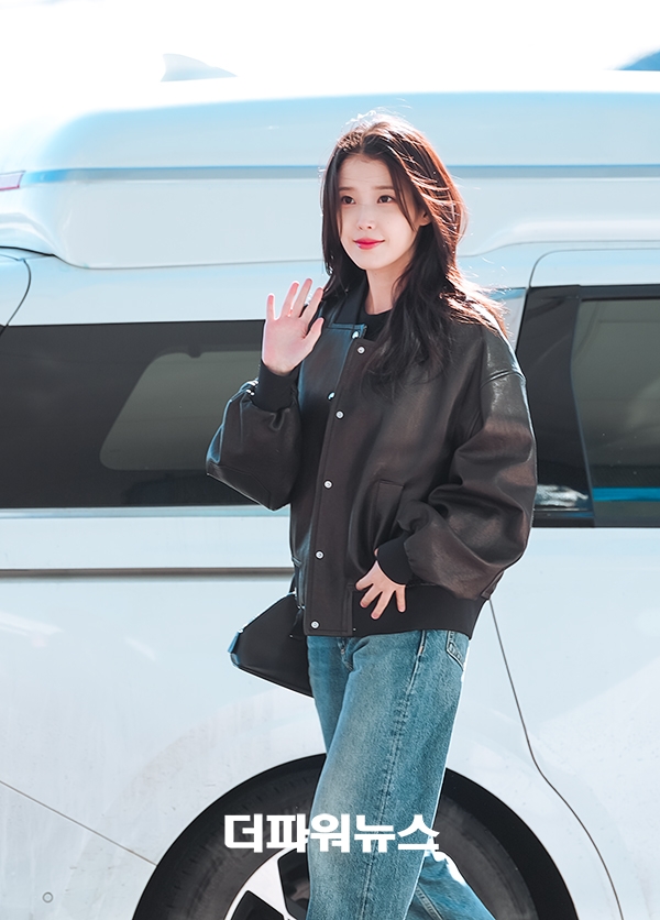 아이유, 인천국제공항 출국