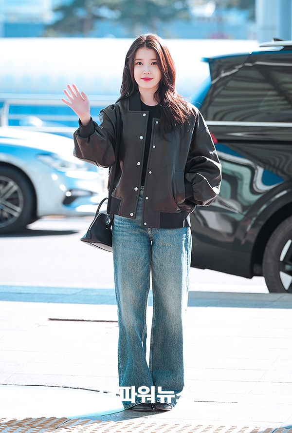 아이유, 인천국제공항 출국