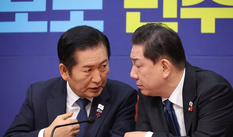 대화하는 정청래-김병기(사진=연합뉴스)