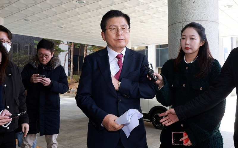 특검 사무실 향하는 황교안 전 국무총리(사진=연합뉴스)