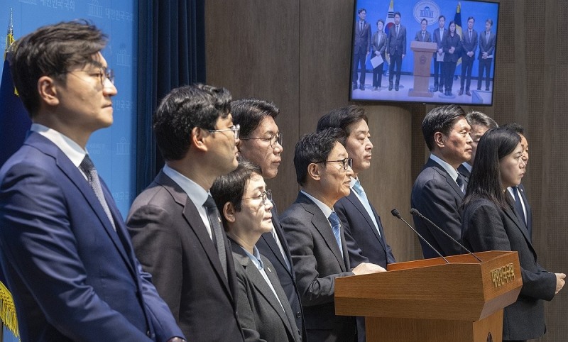 민주당 대전·충남 지역구 의원들, 통합 관련 기자회견(사진=연합뉴스)