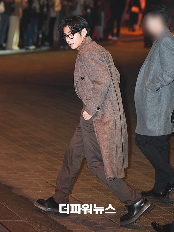 방탄소년단 뷔, 김우빈-신민아 결혼식