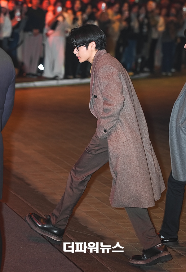 방탄소년단 뷔, 김우빈-신민아 결혼식