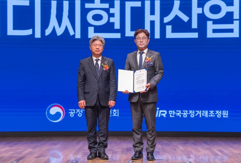 (오른쪽) 조기훈 HDC현대산업개발 경영본부장.(사진=HDC현대산업개발)